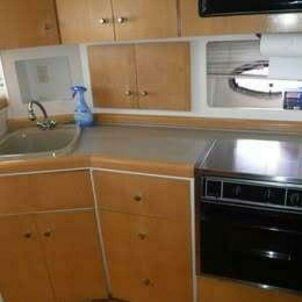 35ft Carver Yacht For Sale