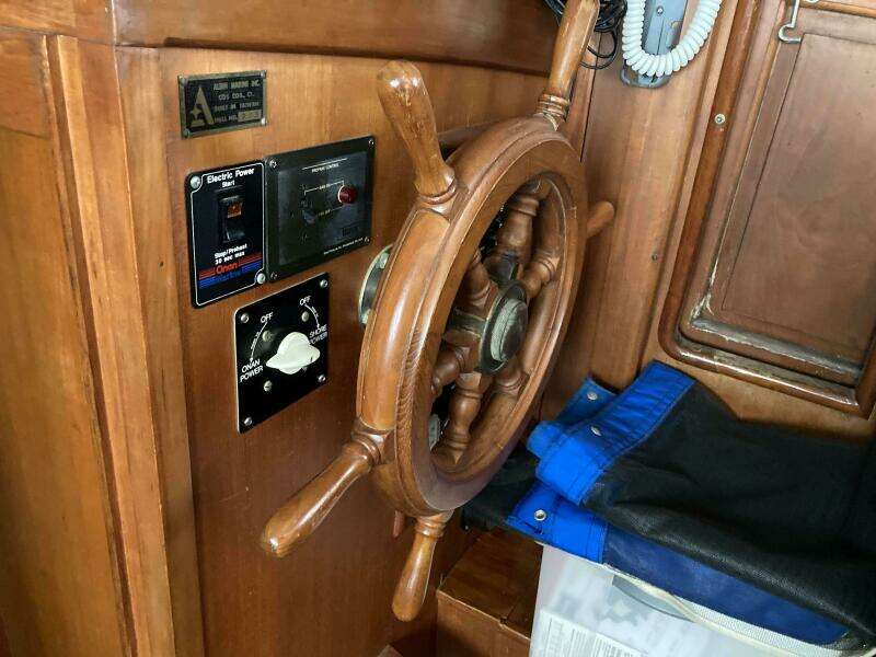 36ft Albin Yacht For Sale