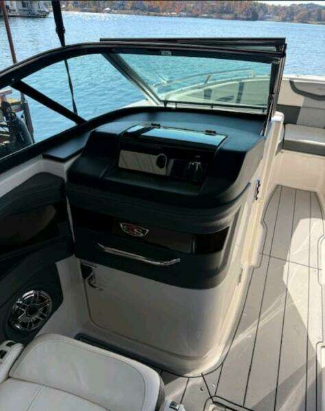 27ft Chaparral Yacht For Sale