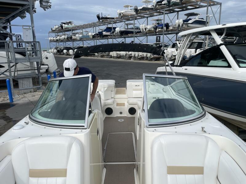 27' 2008 Sea Ray 270 SLX