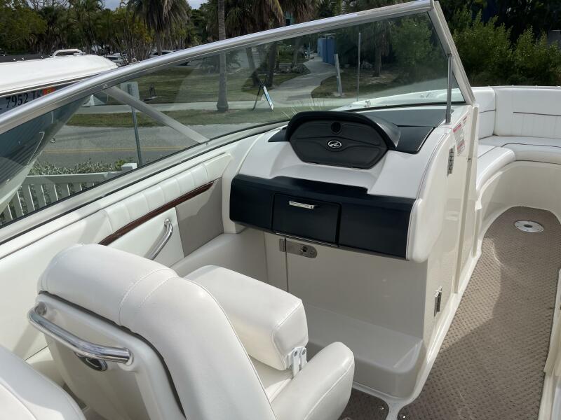 27' 2008 Sea Ray 270 SLX