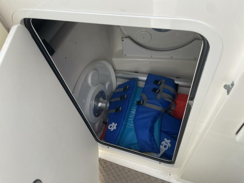 27' 2008 Sea Ray 270 SLX