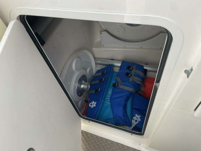 27ft Sea Ray Yacht For Sale