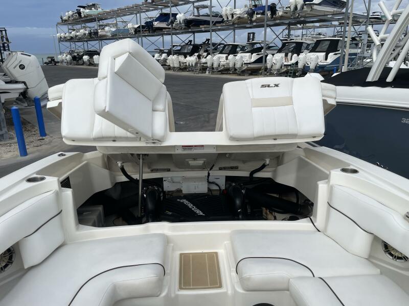 27' 2008 Sea Ray 270 SLX