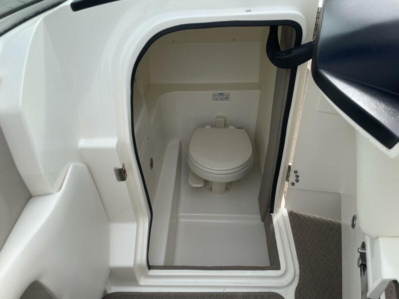 27' 2008 Sea Ray 270 SLX