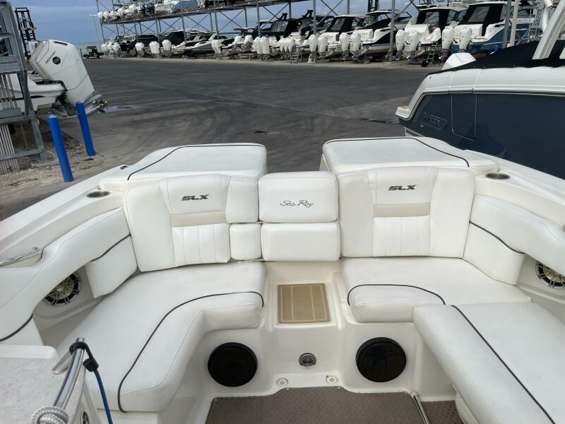 27' 2008 Sea Ray 270 SLX