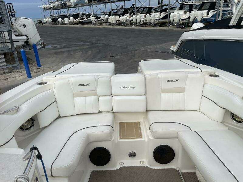 27ft Sea Ray Yacht For Sale