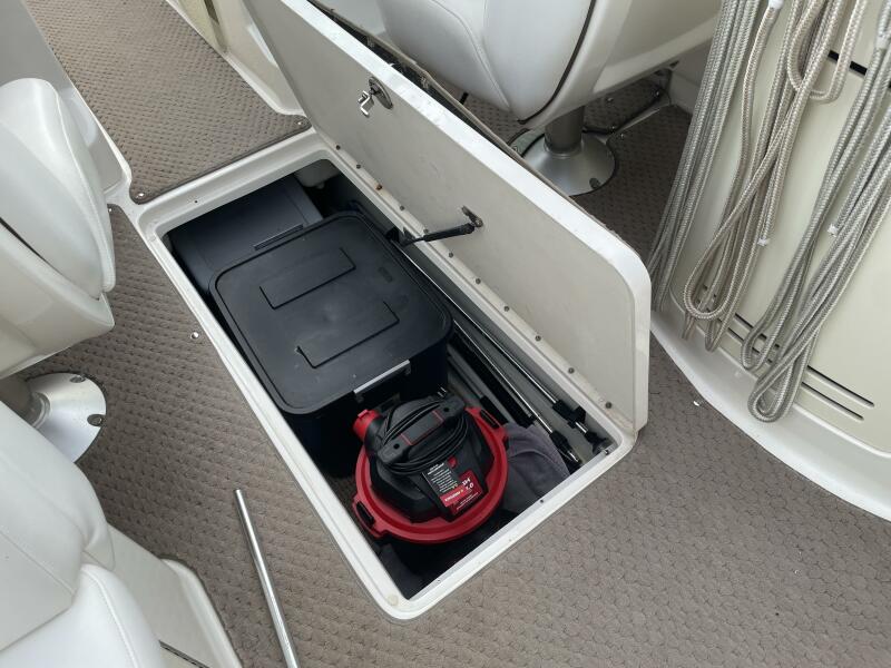 27' 2008 Sea Ray 270 SLX