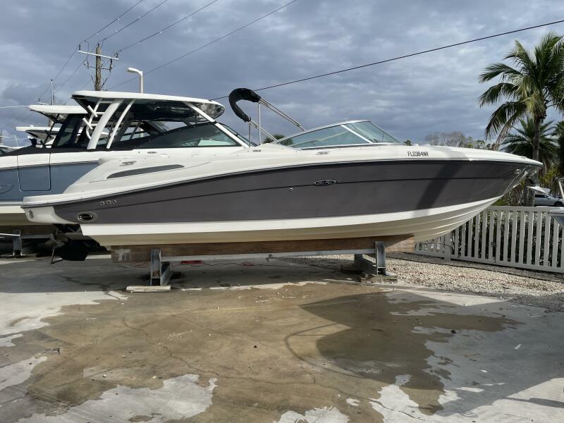 27' 2008 Sea Ray 270 SLX