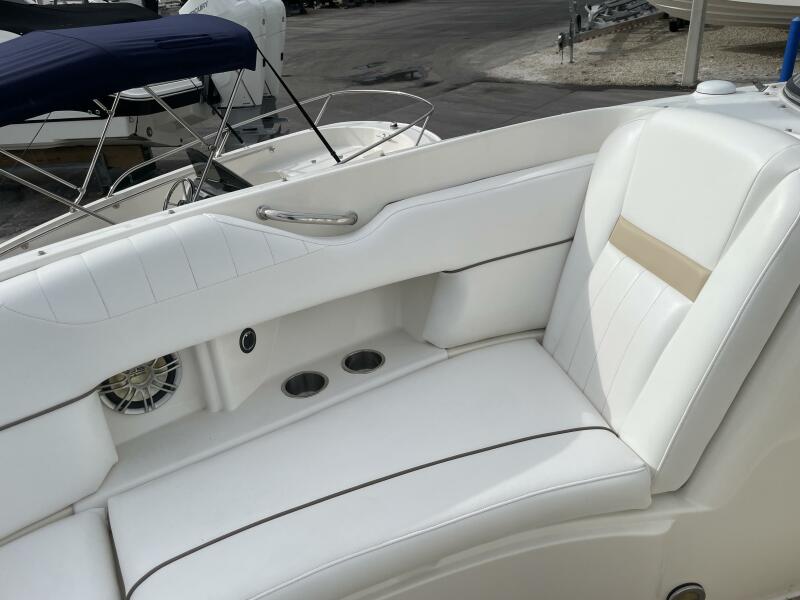 27' 2008 Sea Ray 270 SLX