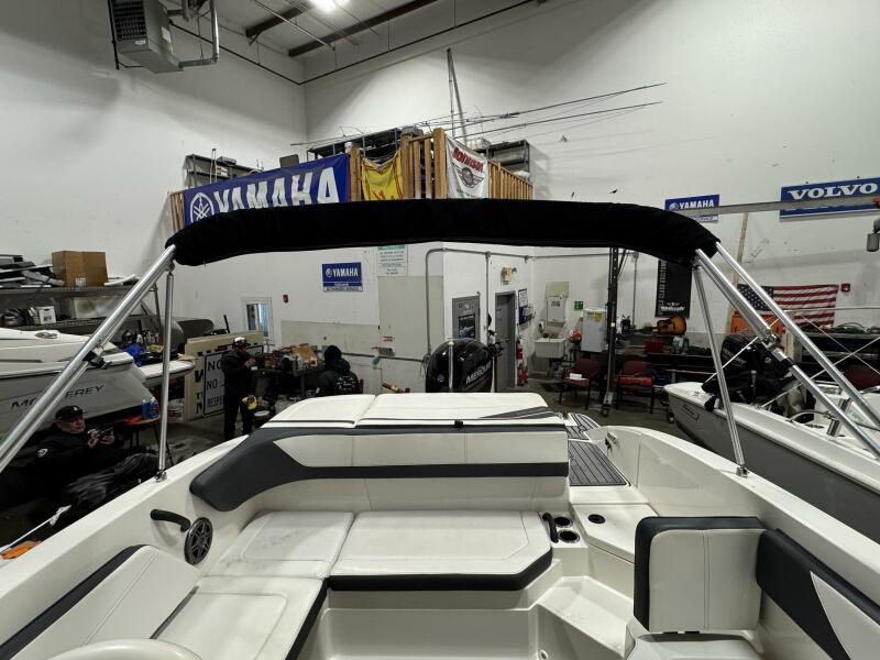 21' 2016 Sea Ray 210SPX-OB