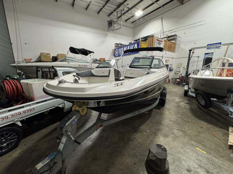 21' 2016 Sea Ray 210SPX-OB