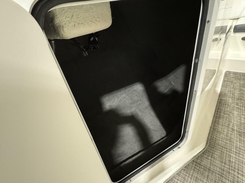 21' 2016 Sea Ray 210SPX-OB