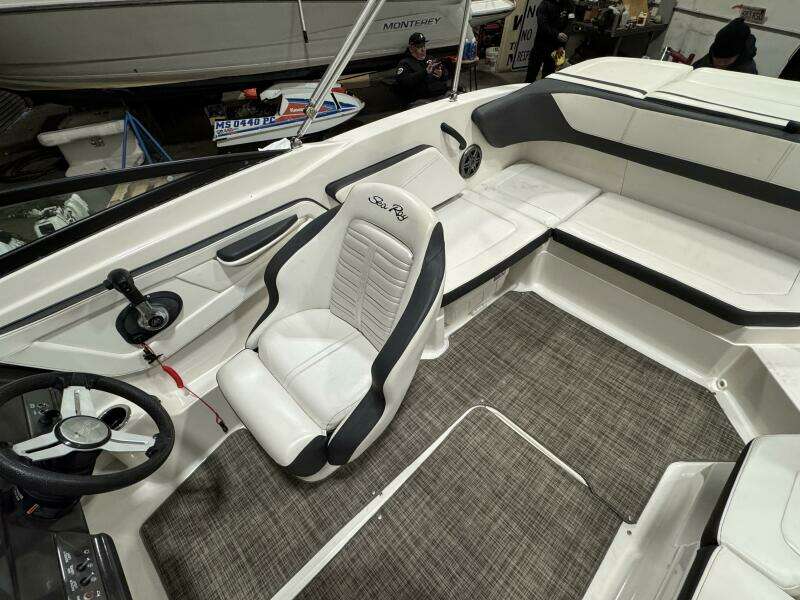 21ft Sea Ray Yacht For Sale