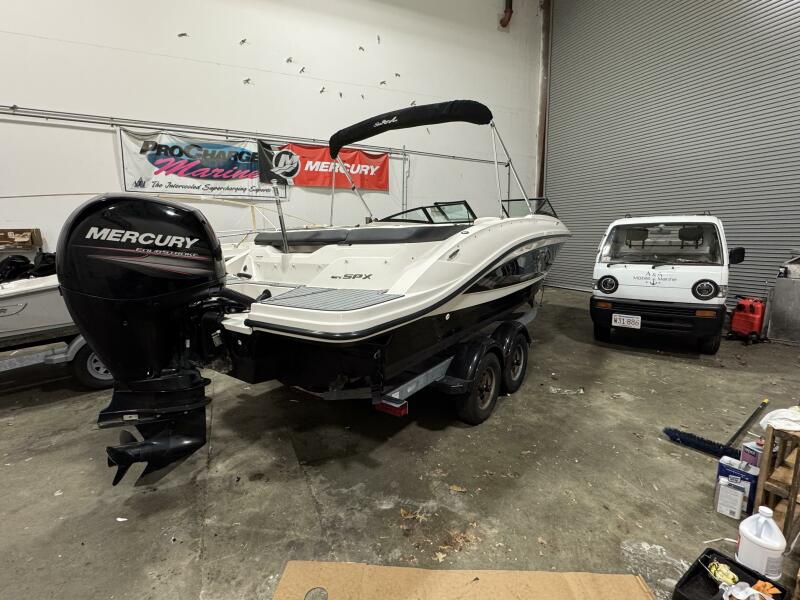 21' 2016 Sea Ray 210SPX-OB