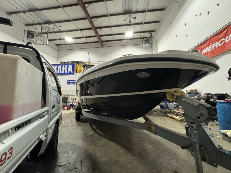 21' 2016 Sea Ray 210SPX-OB