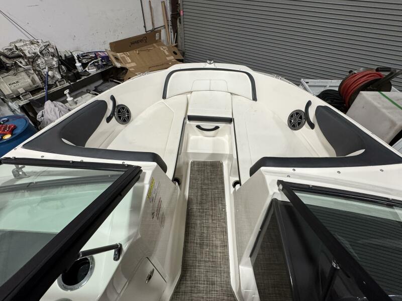 21' 2016 Sea Ray 210SPX-OB