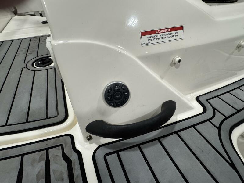 21' 2016 Sea Ray 210SPX-OB