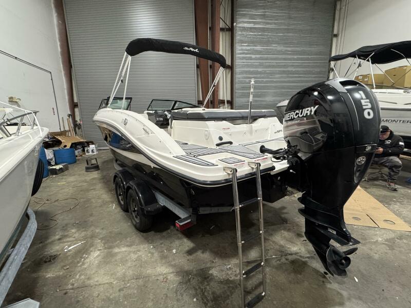 21' 2016 Sea Ray 210SPX-OB