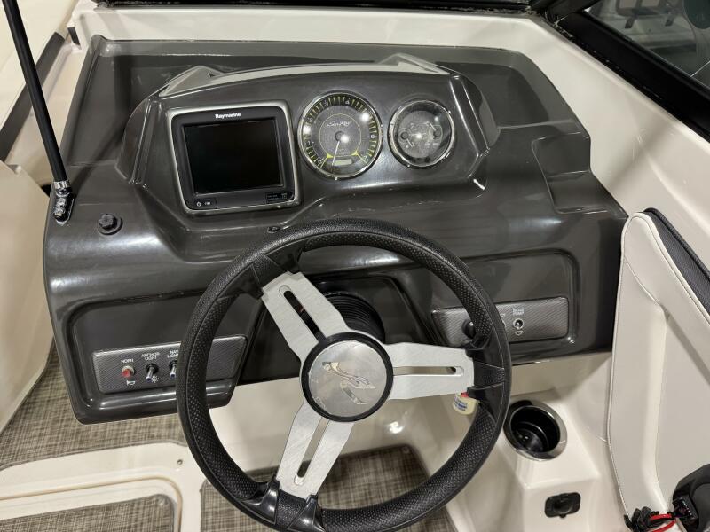 21' 2016 Sea Ray 210SPX-OB