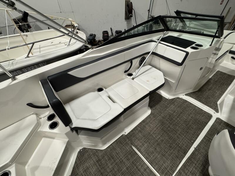 21' 2016 Sea Ray 210SPX-OB