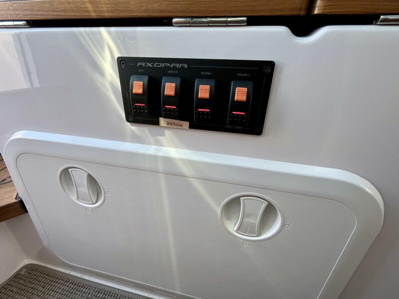 28' 2022 Axopar 28 Cabin with AFT CABIN