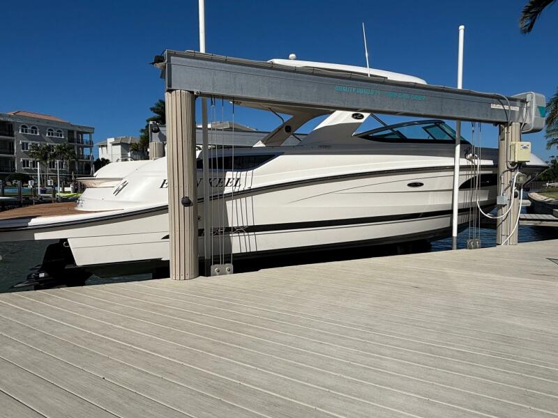 35' 2016 Sea Ray 350 SLX