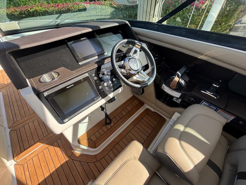 35' 2016 Sea Ray 350 SLX