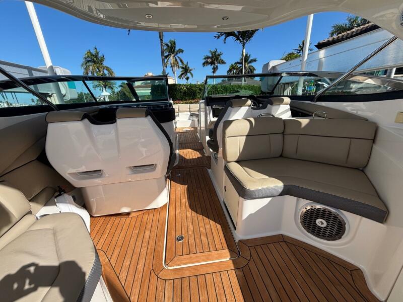 35' 2016 Sea Ray 350 SLX