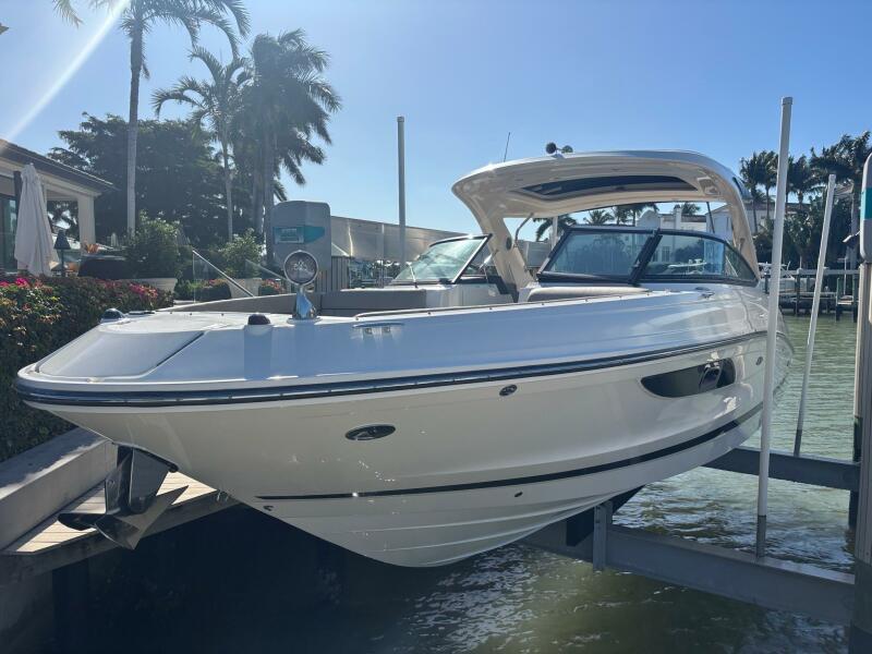 35' 2016 Sea Ray 350 SLX