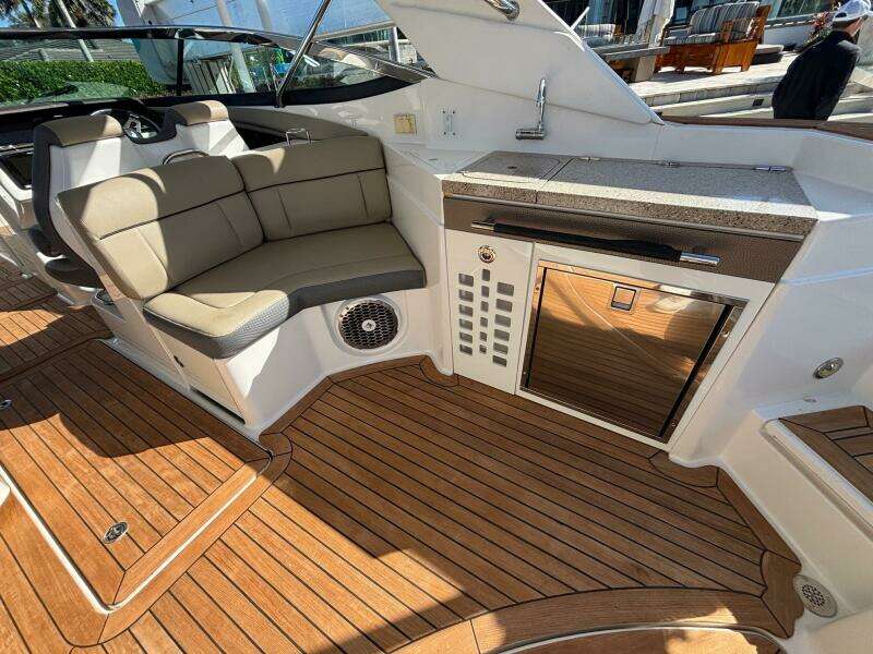 35ft Sea Ray Yacht For Sale