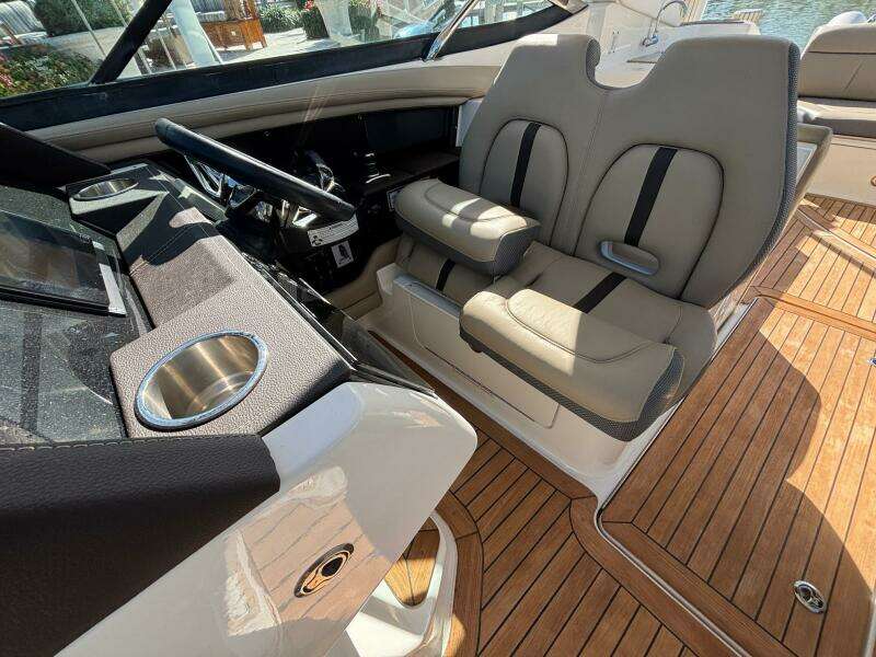 35ft Sea Ray Yacht For Sale