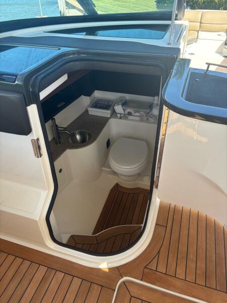 35' 2016 Sea Ray 350 SLX