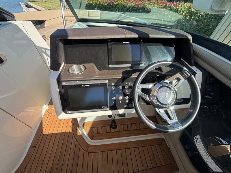 35' 2016 Sea Ray 350 SLX