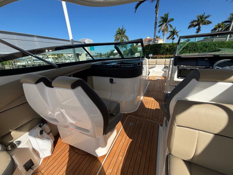35' 2016 Sea Ray 350 SLX