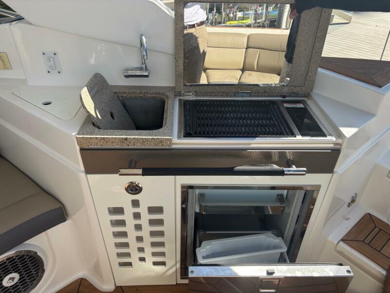 35' 2016 Sea Ray 350 SLX