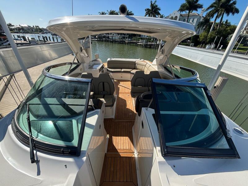 35' 2016 Sea Ray 350 SLX