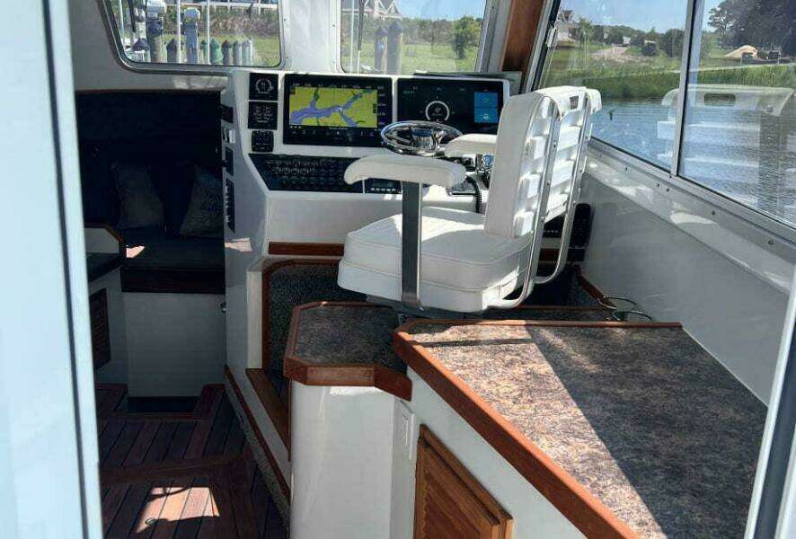 32ft Mabry Yacht For Sale