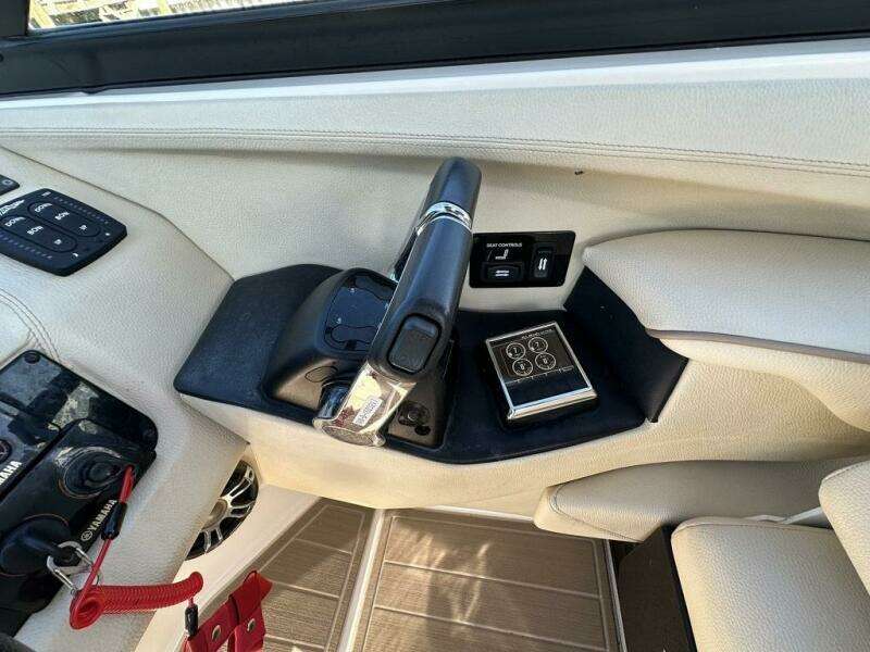 29ft Regal Yacht For Sale