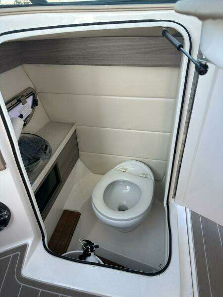 29ft Regal Yacht For Sale