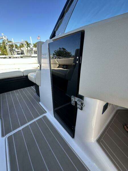 29ft Regal Yacht For Sale