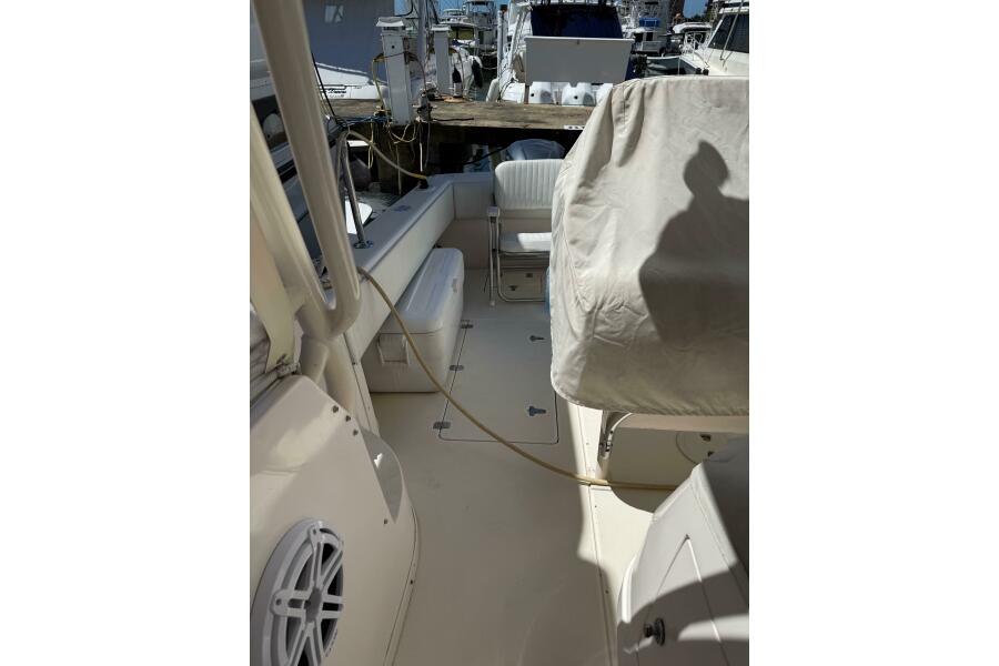 38' 2001 Intrepid 377