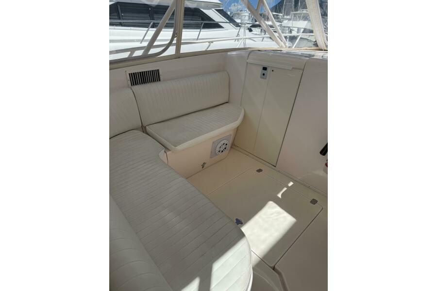 38' 2001 Intrepid 377