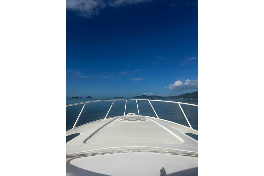 38' 2001 Intrepid 377