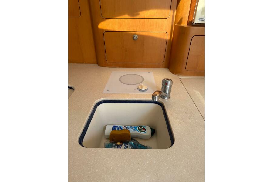 38' 2001 Intrepid 377