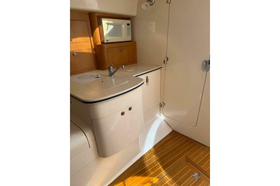 38' 2001 Intrepid 377