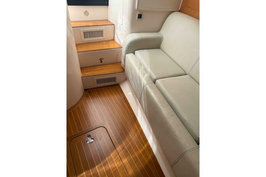 38' 2001 Intrepid 377