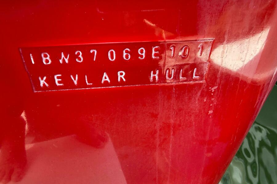 38' 2001 Intrepid 377