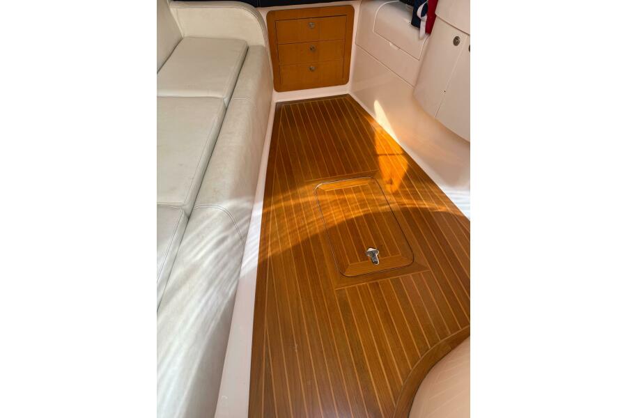 38' 2001 Intrepid 377