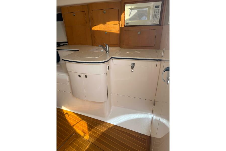 38' 2001 Intrepid 377